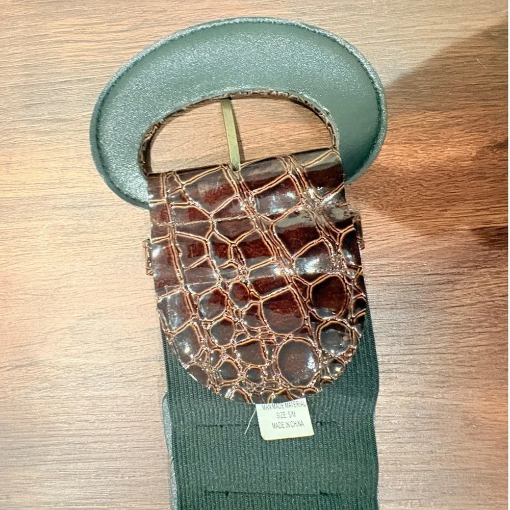 Retro 90s Style Brown Crocodile Embossed Wide Stretch Belt Statement Buckle S/M